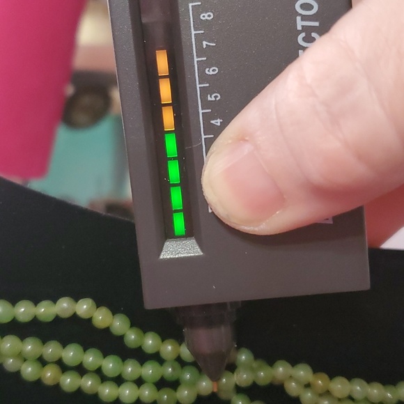 JADE Jewelry set 14k clip-on earrings, 1 brooch , 4 seperate strand necklace - Picture 3 of 15